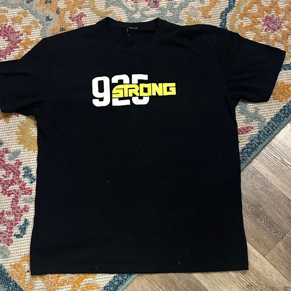 Source Unknown Black Tee with White and Yellow '925 Strong' Graphic